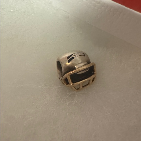 Pandora Seahawks helmet charm - Picture 4 of 4